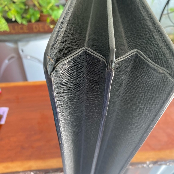 Louis Vuitton Robusto Taiga Leather Unisex Briefcase/Document/Laptop Bag - Picture 8 of 15